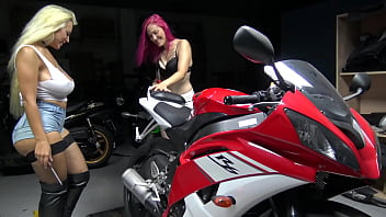 Preview 3 of Xxx Gils Ki Moot Me Chudai 2018 - Lio en el taller de motos (TRAILER)