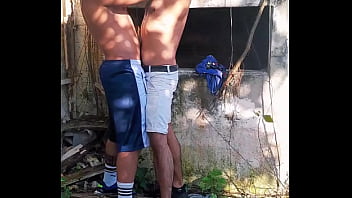 Preview 1 of Tonet Porn - DEPOIS DO FUTEBOL O BOMBADO DA ACADEMIA GANHOU MINHA VITAMINA NO CUZINHO NA CASA ABANDONADA . FICOU PRENHA NO MATO