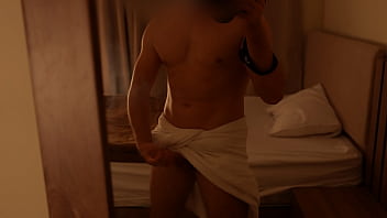 Preview 2 of Phim Sef Bo Chong Nang Dau - Before he could take off his towel,  the pumped-up guy began to furiously jerk off his dick