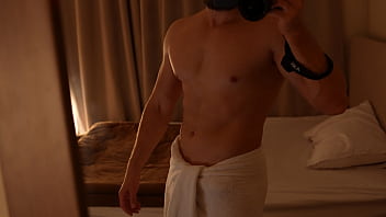 Preview 1 of Phim Sef Bo Chong Nang Dau - Before he could take off his towel,  the pumped-up guy began to furiously jerk off his dick