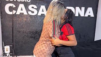Preview 1 of Aj Pic - S&atilde_o paulo x Flamengo!Daquele jeito gostoso por cima dela com minha buceta babando escorrendo na buceta dela pusando gozando muito