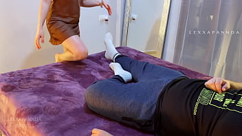 Preview 1 of Indins Fucking - JUGANDO CON MI PADRASTRO  EN LA CAMA,   CUANDO MI MADRE NO ESTA EN CASA  ,  COWGIRL , SEXO Y MAMADA