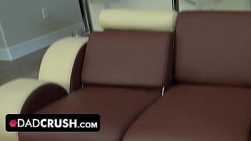 Preview 1 of Dick Flash Family - DadCrush - Horny Teen Stepdaughter Lets Her Stepdad Slips His Cock Into Her Pussy