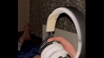 Preview 4 of Hiroin Xnxx - Maxell B52 headphones huge cumshot