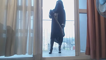 Preview 2 of Porniqi Filmovi - musulmane voil&eacute_e sort ses seins sur le balcon