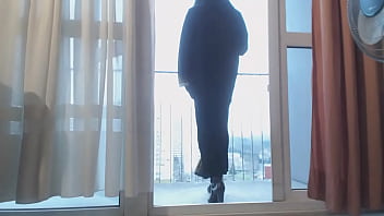 Preview 1 of Porniqi Filmovi - musulmane voil&eacute_e sort ses seins sur le balcon