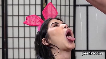 Preview 2 of Xxxxxxxxx Video Full Hd In - Adorable beauty gets her narrowed pussy complete of warm piss and bursts