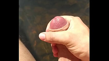 Preview 2 of Xxx Eandain - Novinho gozando no rio