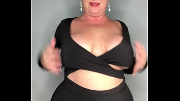 Preview 1 of Nag Usap - Hourglass Mama&#039_s nipslip | boobie pops out !