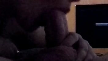 Preview 1 of Movie Not Hd - Japa ninfeta chupando a pica do seu meio-irm&atilde_o escondido enquanto todos dormem ao lado,  ainda engoliu a leite