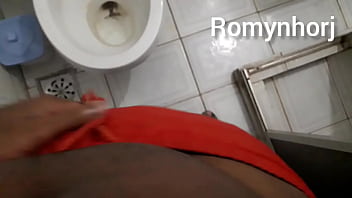 Preview 1 of Student Korean Sex Tube - NEG&Atilde_O NO BANHEIRO MIJANDO