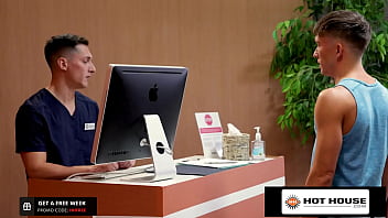 Preview 1 of Porno New Onlain - Hospital Intern Fixes A Hard Cock With His Mouth