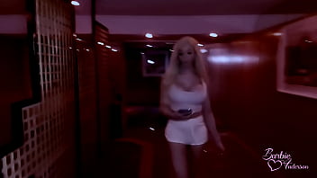 Preview 1 of Teen Com Sex - BARBIE ANDERSON TRANS SEDUCIDA POR MUSCULOSO ANONIMO ENMASCARADO ME LLENA DE LECHE LA COLA Y LA BOCA