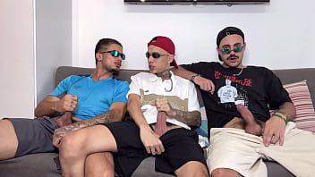 Preview 1 of Sex Bidiyo - DEU PARA DOIS AO MESMO TEMPO O SAFADO E O CORNO DO NAMORADO FICOU S&Oacute_ OLHANDO