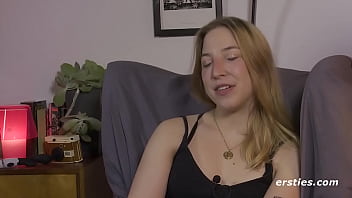 Preview 2 of Griden Sex - Zoe Plays With Her Vibrating Dildo