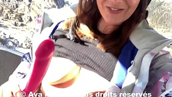 Preview 2 of Animal Porn Girls Porn - Ava Moore - Salope fran&ccedil_aise s&#039_exhibe,  se gode et jouit sur les pistes de ski