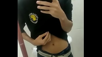 Preview 1 of Bed Moan - Novinho se exibindo