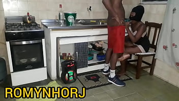 Preview 2 of Piyar Av Soi - DEPOIS DE BEBER OS AMIGOS  SE PEGANDO NA COZINHA