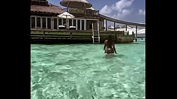 Preview 1 of Seachmalay Bilik - Iza gostosa na piscina
