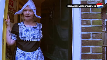 Preview 3 of Sex Hewan Sama Manusia - Hollandse Vieze Spelletjes Introductie - Op bezoek bij geile Suus! (Nederlands gesproken)