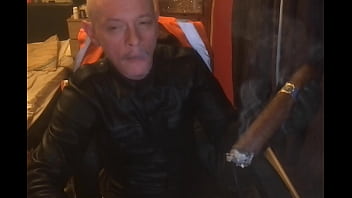 Preview 4 of Sex Sologuyonan - cigar smoking exacts 11x90