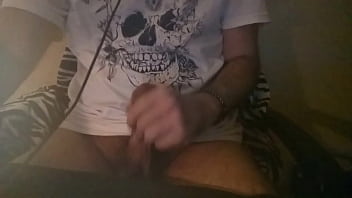 Preview 4 of The Barcelona Sex Project - Tocando uma punheta rapida escondido no Reveillon
