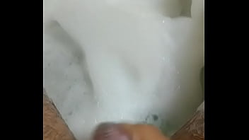 Preview 3 of Sunny Louny Porn - Punheta Na Banheira