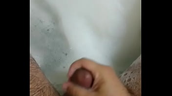 Preview 1 of Sunny Louny Porn - Punheta Na Banheira