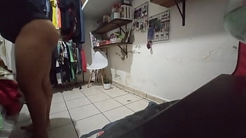 Preview 4 of Xxx Beeg Www - Mexicana morena de culo grande Doblando la ropa en tanga