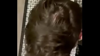 Preview 3 of Teenage Girls Full Fuck Movie - Mamada no banheiro do aeroporto