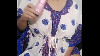 Preview 4 of Adrianne Patrick - Mi prima se masturba con su vibrador mientras yo la observo,  super excitante!