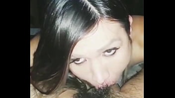 Preview 3 of Lesbians Up Close Pussy - CandyJohanna chupandole la verga a jovencito heterosexual