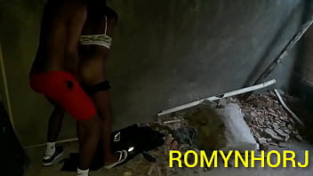 Preview 3 of Menantu Vs Mertua Cina - MORENO DA FAVELA DO  RIO DE JANEIRO ESTAVA FAZENDO CAMINHADA, E ENCONTROU UMA SAFADINHA QUE ADORA FUDER NA RUA