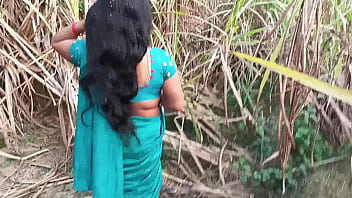 Preview 1 of Sexy Small Chut - out door sugarcane field sexy married girlfriend ko choda full hard sex