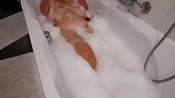 Preview 3 of Army Wali Ladki Ki Chudai - Sexy Bath time