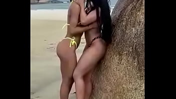 Preview 1 of Sex Melayu Jilat - DUAS TESUDAS SE PEGANDO EM P&Uacute_BLICO NA PRAIA