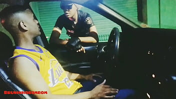 Preview 1 of Sexy Indian Girls Mum Rape Video - Policial feminina  fazendo sexo dentro do carro ! ( Pr&eacute_via completo no red )
