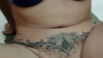 Preview 1 of Hot Girl Ball Bursting - Coroa gostosa gemendo muito e mandando o macho meter forte na buceta dela, ele deu uma enorme gozada com muita porra