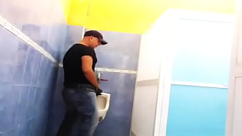 Preview 1 of Fucking Hipps - P&uacute_blico gays