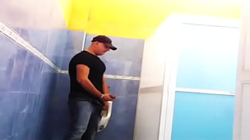 Preview 4 of Fucking Hipps - P&uacute_blico gays
