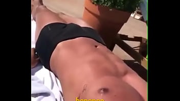Preview 2 of Iscool Xxx Sexx - safadinho se exibindo de sunga volumosa