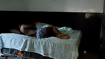Preview 1 of Sara Pussy - O SAFADO DO MARCIO BAIANO DEIXOU A ESPOSA PEGAR NO SONO PRA COMER A CUNHADA,  ELE FUDEU TANTO Q DEIXOU A BUCETA DELA TODA INCHADA DE TANTO LEVAR VARA.LORRANY EXOTICA - COMPLETO NO RED