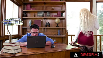 Preview 1 of Shoe Store Divas - Sexy Secretary Skylar Vox Lets Her Boss Fuck Her BIG TITS For Inspiration