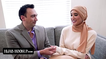Preview 2 of Stroke Girls Mum Sex - Hijab Hookup - Gorgeous Babe With Hijab Goes On Blind Date And Gets Her Tight Pussy Stretched