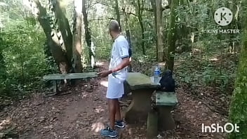 Preview 1 of Amma Sam Xxx - Como fuder um Operario pai de familia no meio do mato e ainda gozar na cara dele. Vejam aqui. Video completo em Xvideos Premium