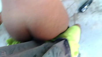 Preview 1 of Komm Auf Muschi - Comi a novinha que eu conheci no role na garagem escondido