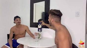 Preview 1 of Phonecutie 44 - FUI A CASA DO MEU PARA TOMAR UMA E AO CHEGAR L&Aacute_ O PRIMO DELICINHA ME SERVE,  CHAMEI O PARA COMER O MOLEQUE ( COMPLETO NO RED)
