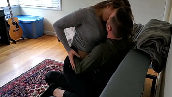 Preview 1 of Bdsm Vacuum - Mi hermana llega temprano a mi casa el d&iacute_a de mi cumplea&ntilde_os para darme mi regalo