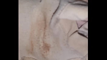 Preview 2 of X X Xvidel - Estaba en sus d&iacute_as y dejo el calz&oacute_n menstruado.