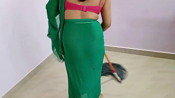 Preview 1 of Mom Son Sister Smoking - घर में अकेली सफाई कर रही बहू को ससुर ने जबरदस्ती चोदा XXX Sex साफ हिंदी आवाज में